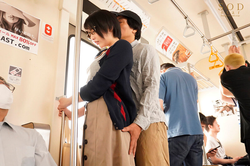 声が出せない電車の中で集団痴● 陰湿な乳揉み おもちゃ責めで開発されていく性に 疎い女子大生地味子「嫌だけど身体だけが気持ちよくなっていくんです…」23 歳 夏目さん 仮名 夏目響