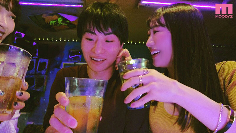 えっ！飲み屋でいきなり逆ナンしてきたくせに、焦らされまくって、寸止めされて、射精の瞬間もチ〇ポ放置され ザーメンお漏らしするルーインドオーガズム×ハシゴ酒で永遠に賢者タイムを与えられず何度も何度も精子を搾取される… 巨乳ハーレムビッチ編 弥生みづき 美園和花