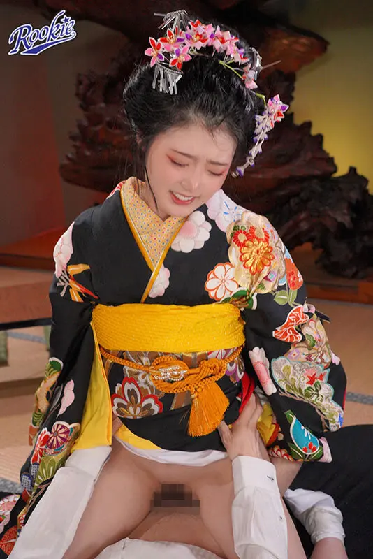 京都で見つけた舞妓さんAVデビュー 花街で予約殺到！笑顔のかわいい舞妓さんが着物を脱ぎすてお座敷でイキまくる！ 賀川かのこ