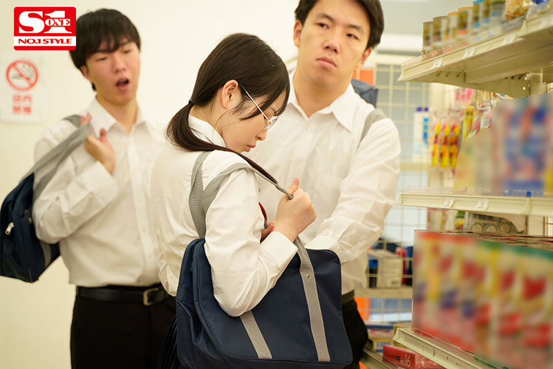 漏らしちゃうほどイカされ続けた万引き少女 失・禁・制・裁 香水じゅん