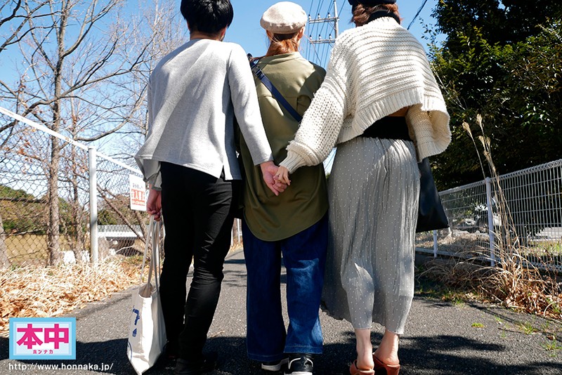 セフレ関係の彼女の親友が耳元でこっそり囁き淫語で1泊2日の旅行中もチ●ポがおかしくなるまで何度も中出しを誘惑 月乃ルナ