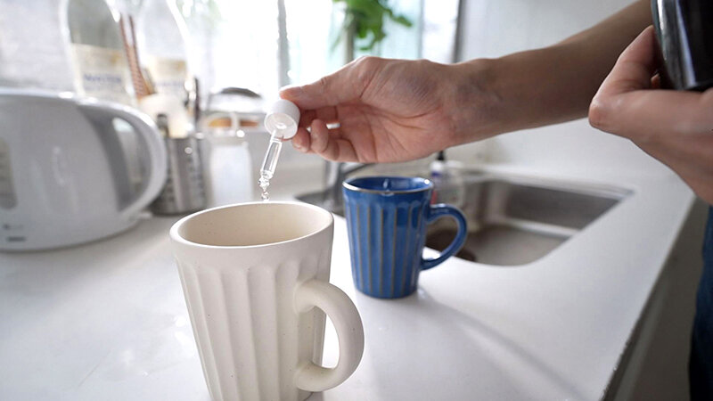 厳格な家庭で抑圧されて育った一人娘が潮を吹き乱しながらハメまくる 媚薬漬け開運占術 藤田こずえ