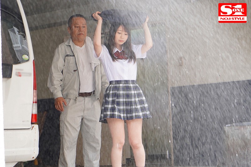 ガチの制服ストーカー魔は豪雨を狙ってじっとり●す 夢乃あいか