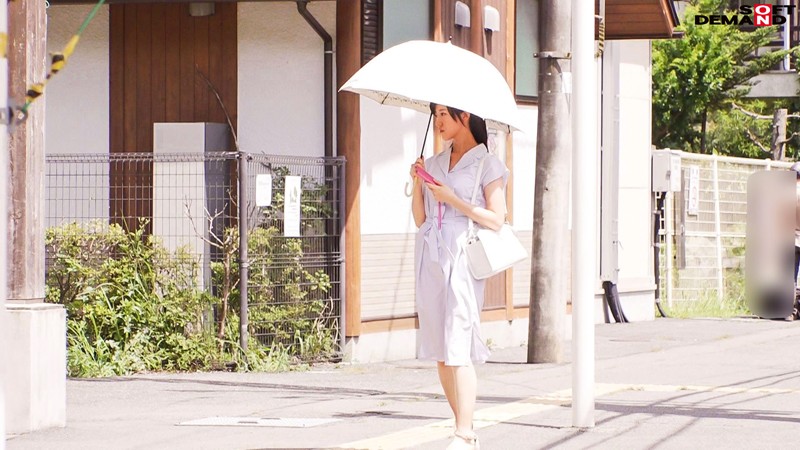 旦那との年の差20歳。 都会からのどかな田舎町に嫁いだ才色兼備の盛り妻 木村ふみ 31歳 AV DEBUT