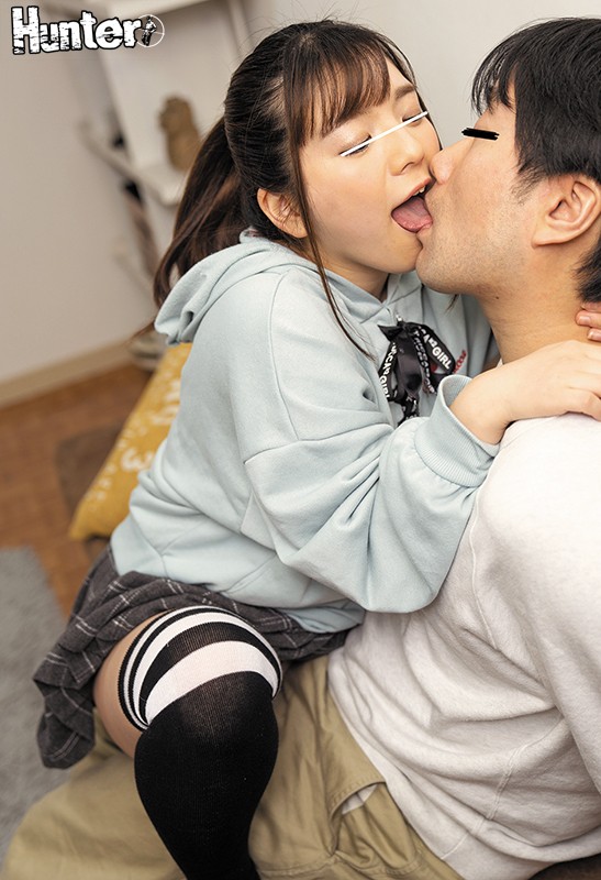 「おじちゃん、私大人のキスできるよ」昔はよく会っていた親戚の姪っ子が数年振りに帰省してきた。今ではちょっと大人になって制服も似合っているが…