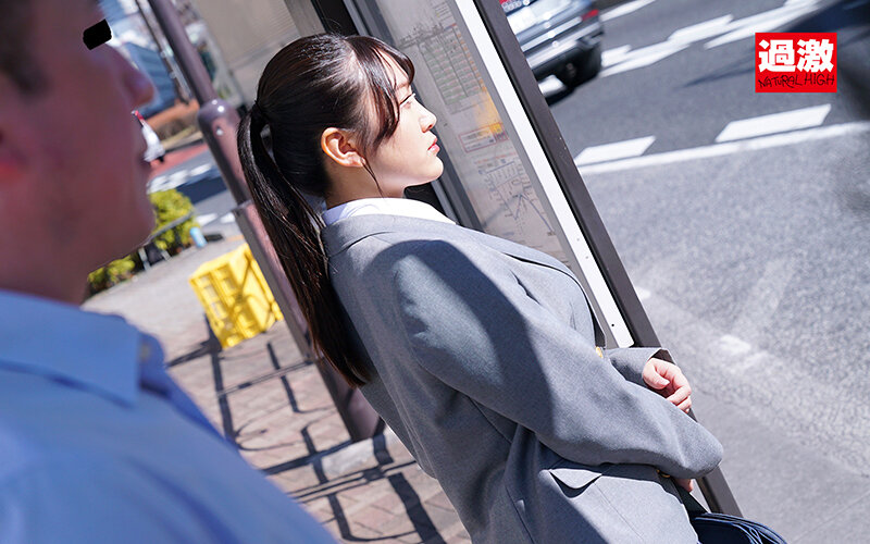 満員バスで背後から制服越しにねっとり乳揉み痴●され腰をクネらせ感じまくる巨乳女子○生19