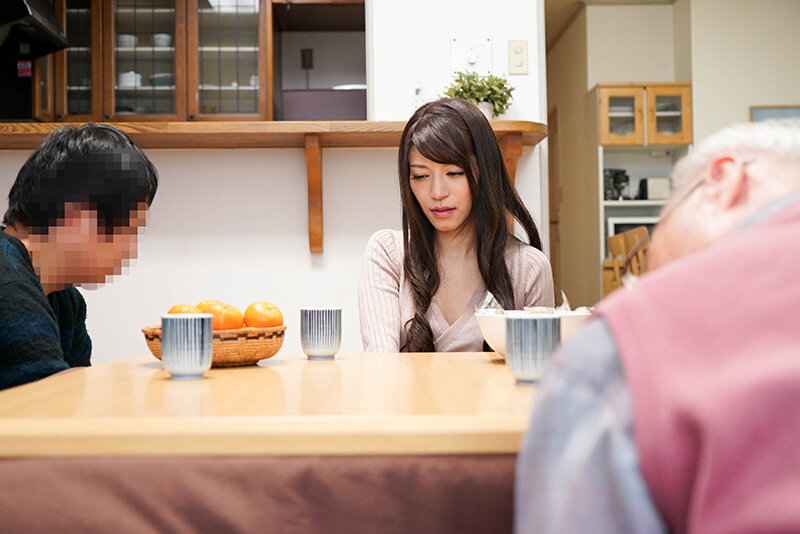 コタツの中で近親○姦 義母に襲いかかる息子！夫の横での異常事態に激濡れで中出しされてしまった若妻12名