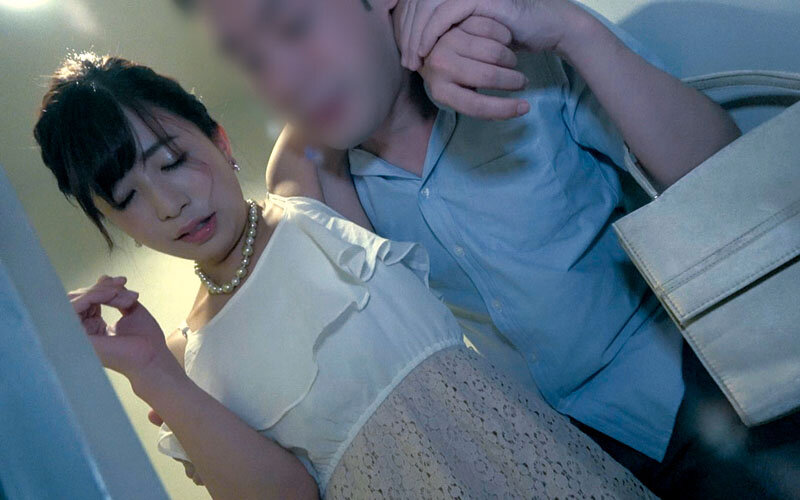 新婦の友人を二次会からお持ち帰り朦朧姦2