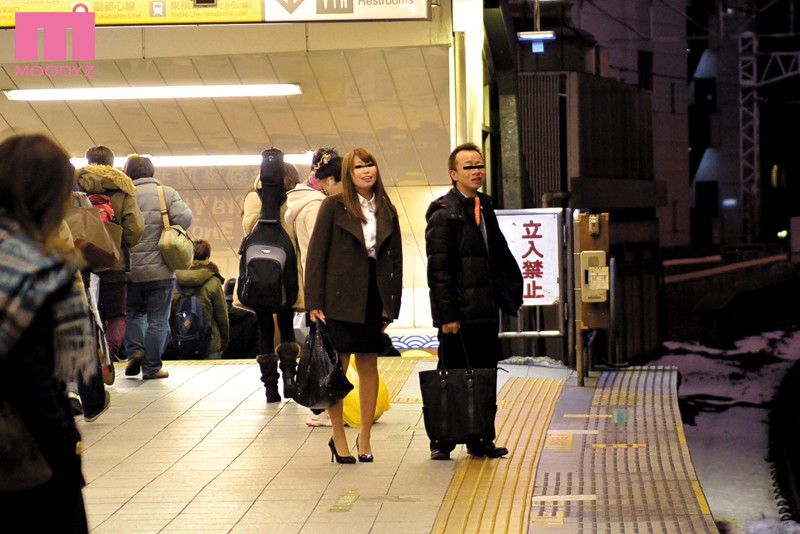 出張先で帰宅難民になり可愛い部下とビジネスホテルに一泊！